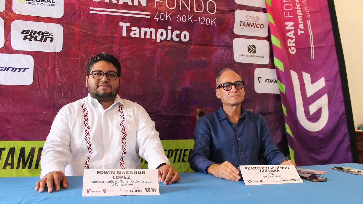 Edwin Marañón López, subsecretario de turismo del Estado de Tamaulipas, y Francisco Reséndiz Guevara, CEO
Bike And Run, duranta la conferencia de prensa