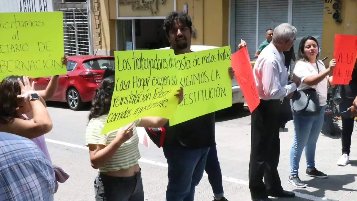 Protestan por despidos en el asilo Sayago