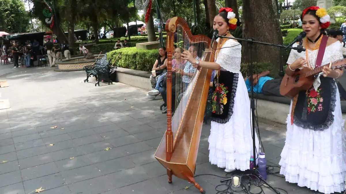 Con su música, jarochas preservan y difunden la música tradicional veracruzana