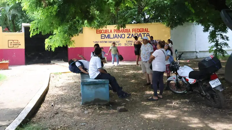 Inconformes padres de familia