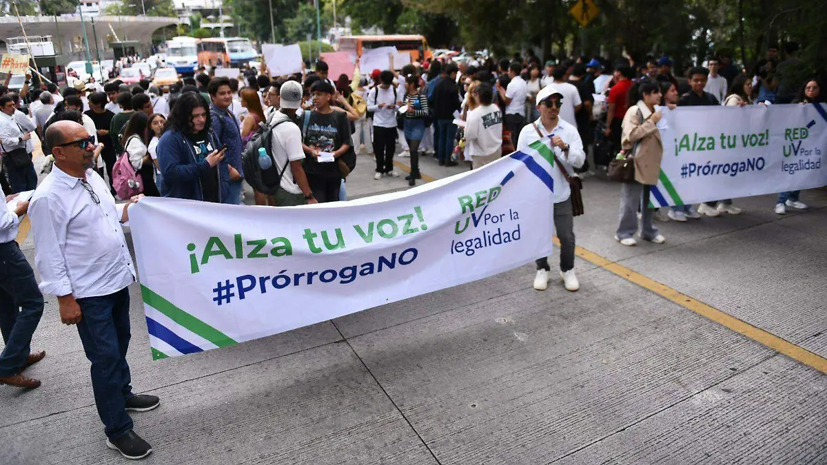 Protesta de estudiantes de la Universidad Veracruzana contra prórroga de Martín Aguilar Sánchez 