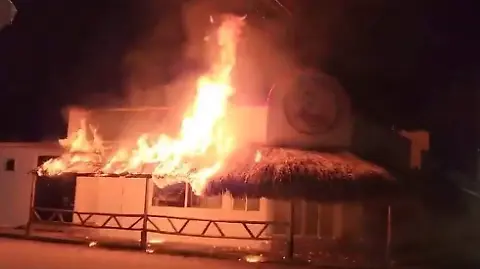 Se incendia restaurante en Coatzacoalcos; presuntamente le lanzaron bombas molotov - Diario de Xalapa | Noticias Locales, Policiacas, sobre México, Veracruz, y el Mundo