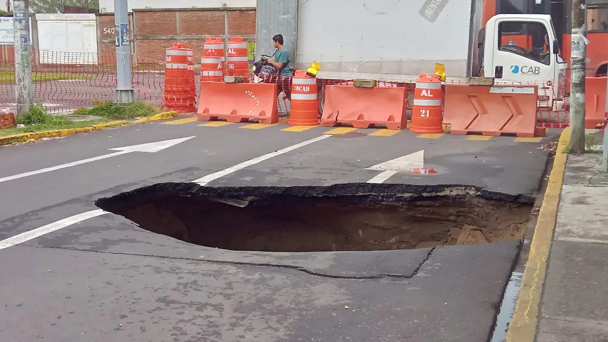 Socavon en el fraccionamiento Costa Verde 