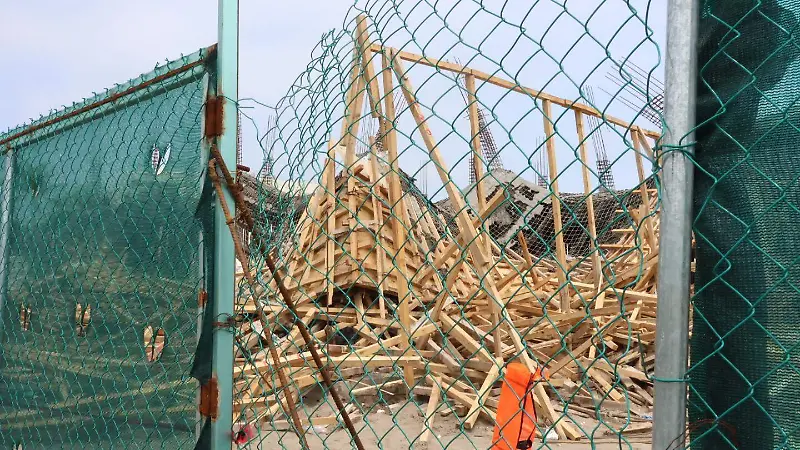 Estructura de obra en construcción colapsa en Alvarado, Veracruz
