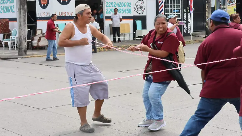 Trabajadores del Hospital de Boca del Río bloquearon Bulevar Miguel Alemán por falta de pago