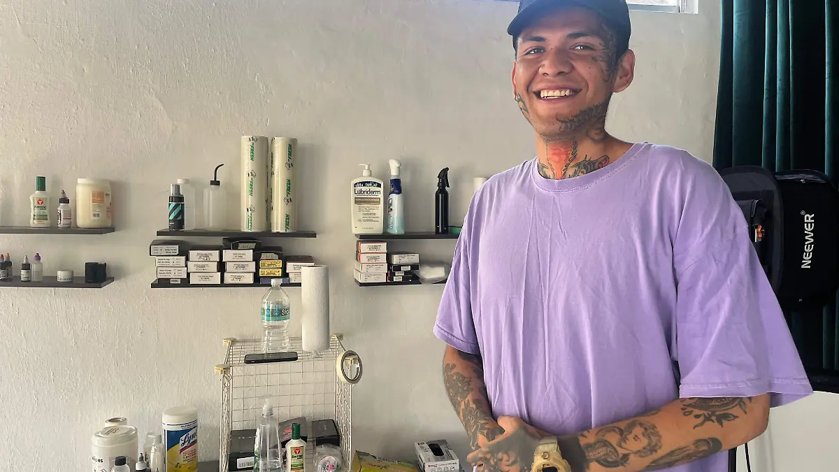 Tatuador, Carlos Alfredo Santana González.