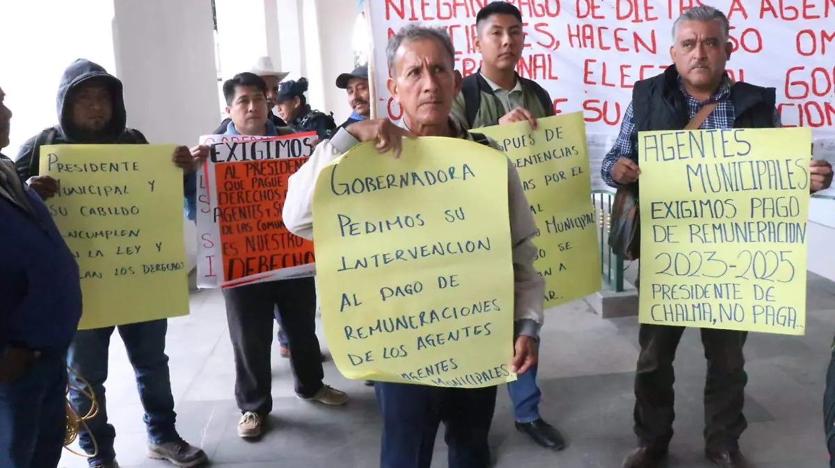 Agentes municipales de Chalma, piden pagos pendientes