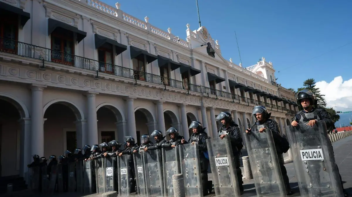 Arriban antimotines al centro