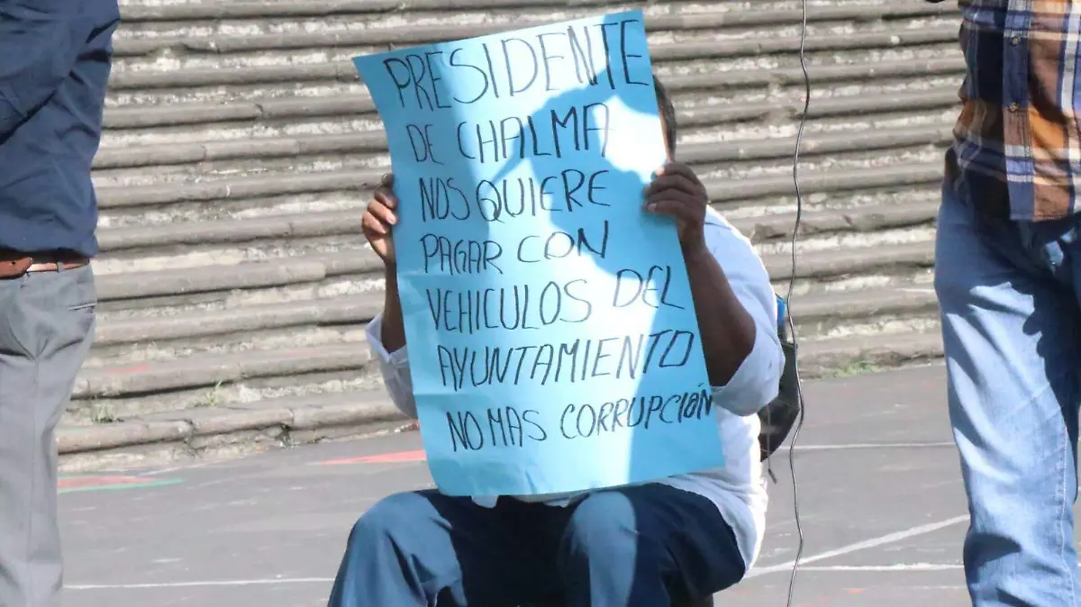 Vuelven a protestar agentes municipales de Chalma en Plaza Lerdo ante falta de pagos 