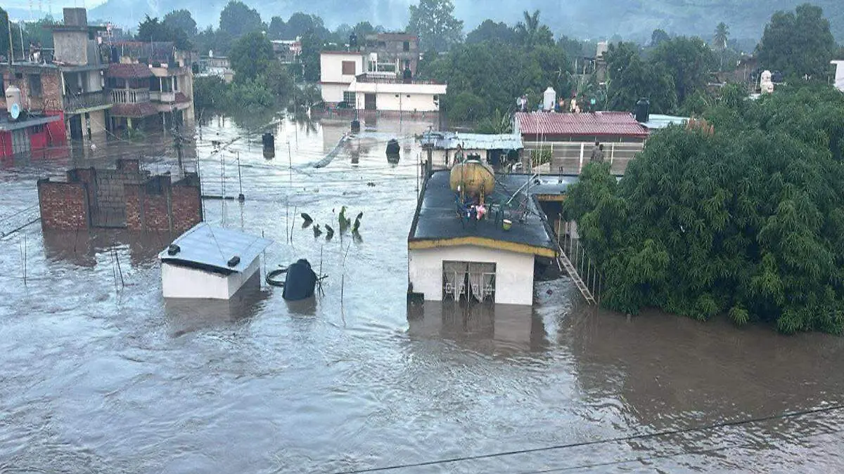 Inundacionesne Poza Rica por del desborde del río cazones