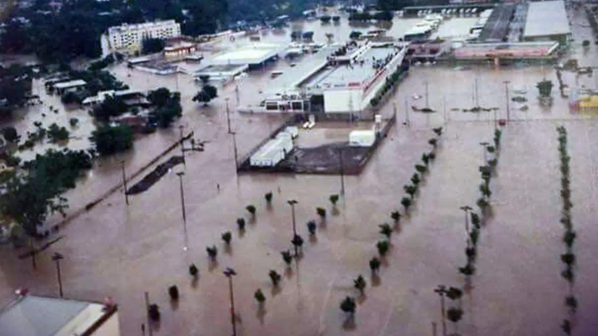 Río Cazones desbordado