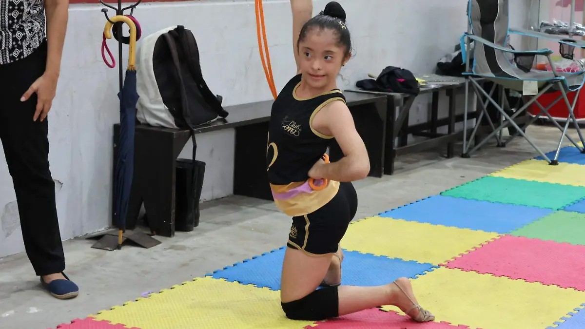 Karime Zoe López Vidaña,  niña down gimnasta