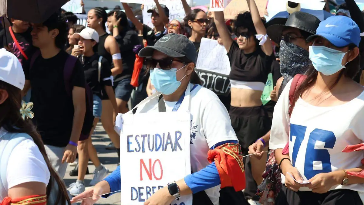 Estudiantes de la UV en Veracruz se suman a protesta