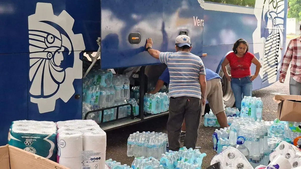 Alumnos del Tecnológico de Veracruz TecNM llevan viveres a los damnificados de la zona de Tuxpan 