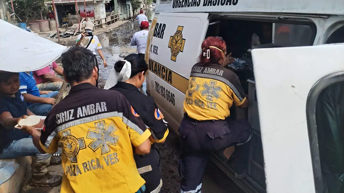 Barrancos y deslaves complican llevar alimento y víveres a damnificados