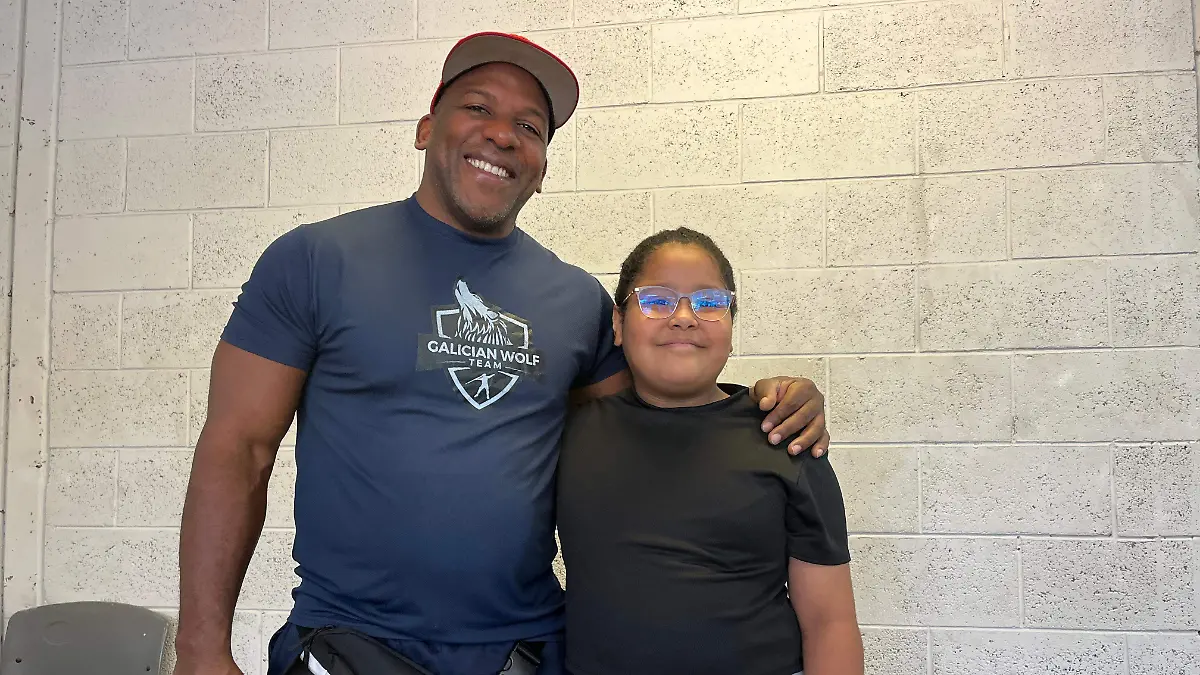 Aura Ruiz Saldaña niña que practica halterofilia