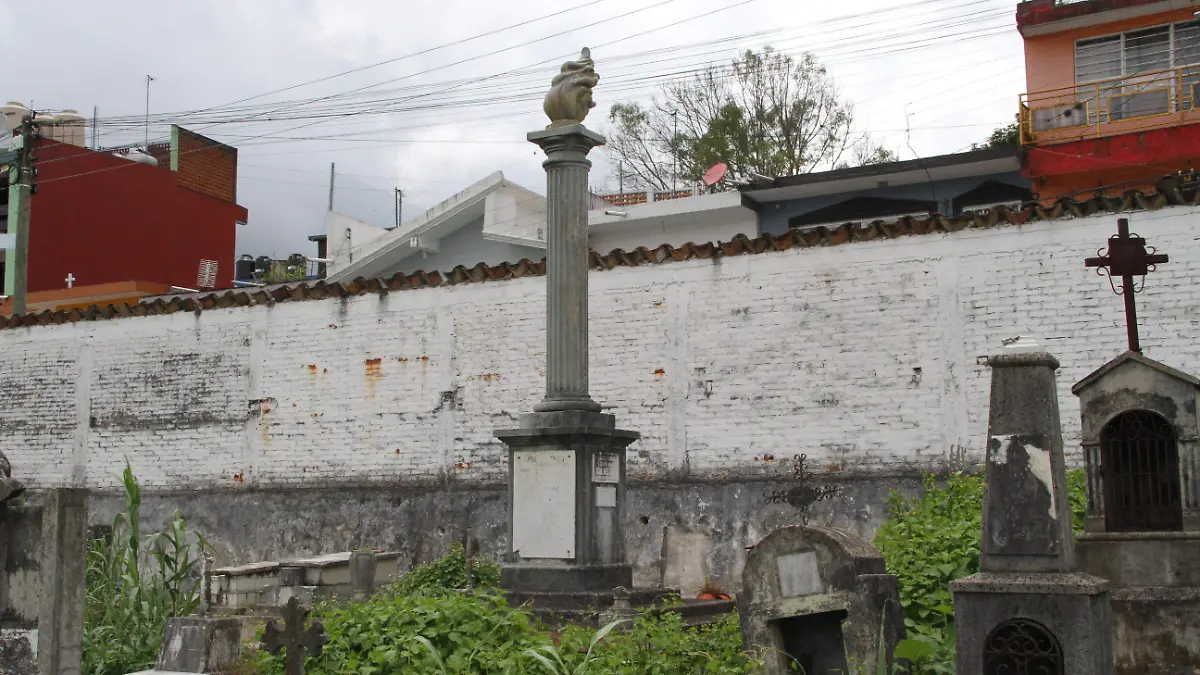 PANTEÓN 5 DE FEBRERO | Antorcha