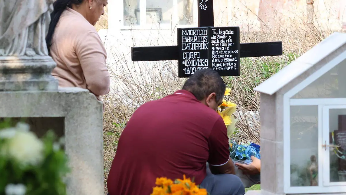 El domingo familiar transcurrió en los panteones de la ciudad de Veracruz