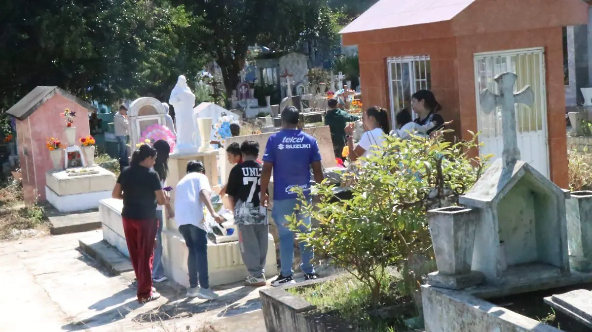 Día de Muertos en panteones de Xalapa