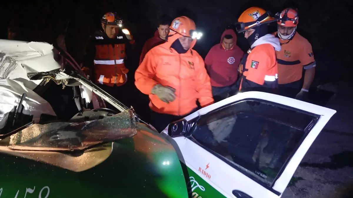 Muere taxista prensado tras aparatoso accidente en la carretera Xalapa-Perote