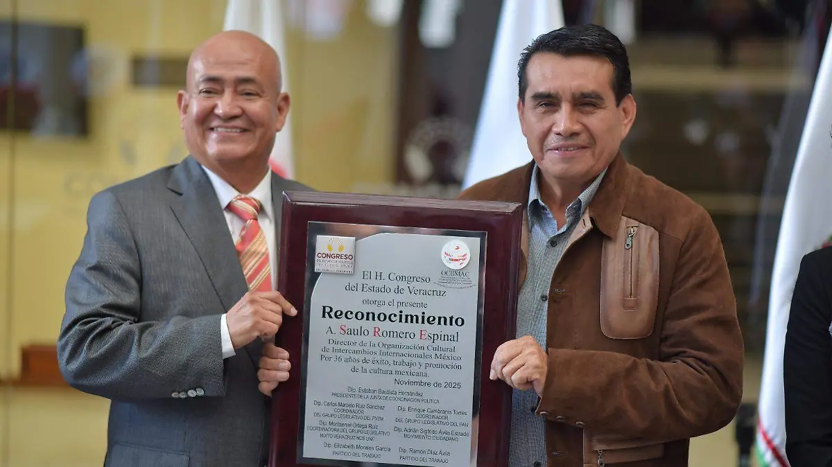 Congreso de Veracruz reconoce a Delfines Marching Band