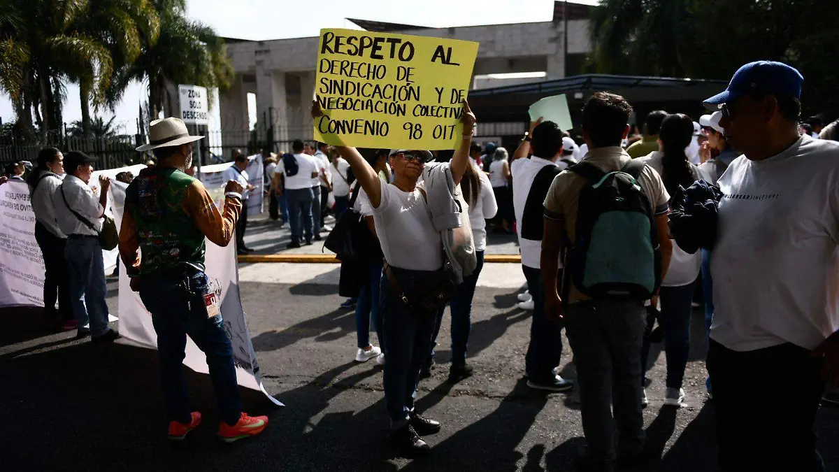 Integrantes de sindicatos llegaron al Congreso local