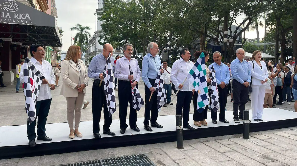 Banderazo de salida a niños de la superacion ciudadana
