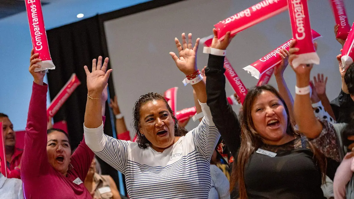 Los testimonios mostraron cómo el acceso sostenido a financiamiento impulsa la movilidad económica en distintas regiones de Veracruz.