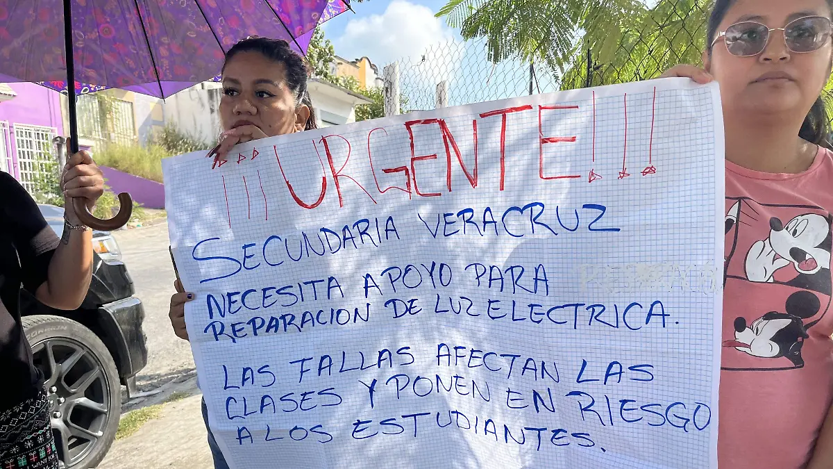 Padres de familia de la escuela secundaria "Veracruz " 
