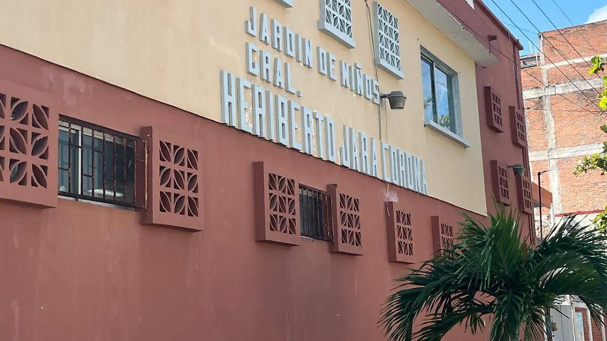 Denuncian basurero público en fraccionamiento de Veracruz; pone en riesgo a jardín de niños