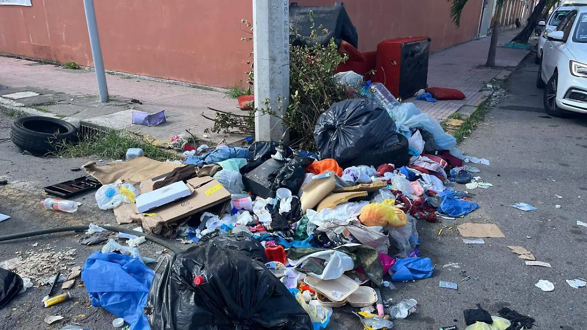 Denuncian basurero público en fraccionamiento de Veracruz; pone en riesgo a jardín de niños
