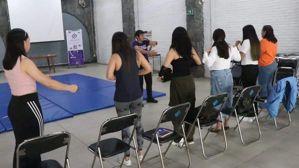 Experta en krav maga enseña a mujeres