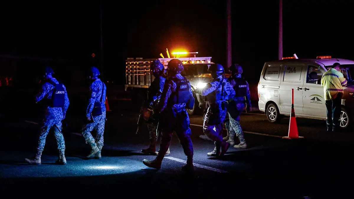 1052984_Persecución Patrulla Volteada_web