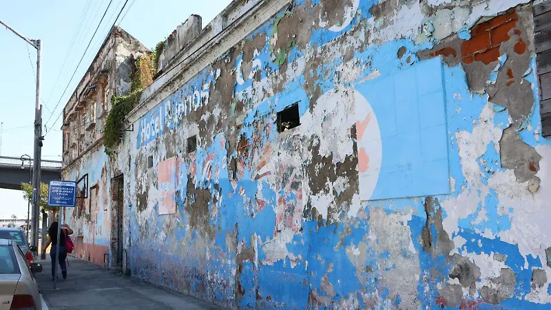 Bar Muelle Inglés edificio de más de 100 años de historia ahora luce en abandono