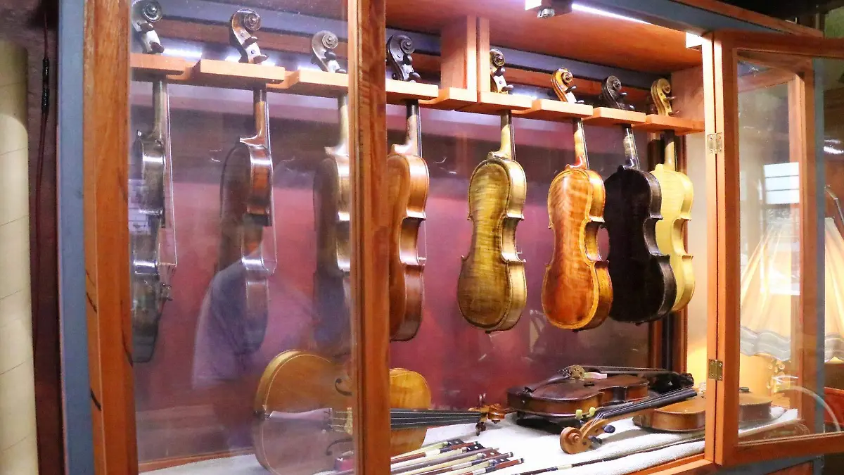 Laudero Jairo Jiménez López | Laudería