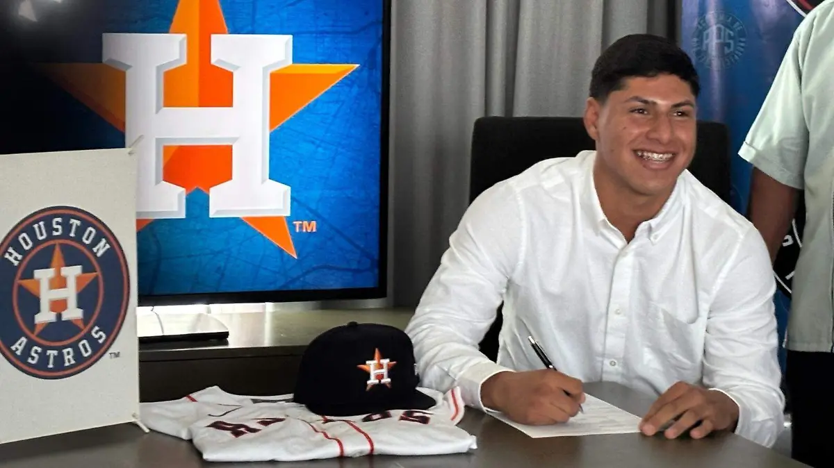 Beisbolista veracruzano firma con los Astros de Houston