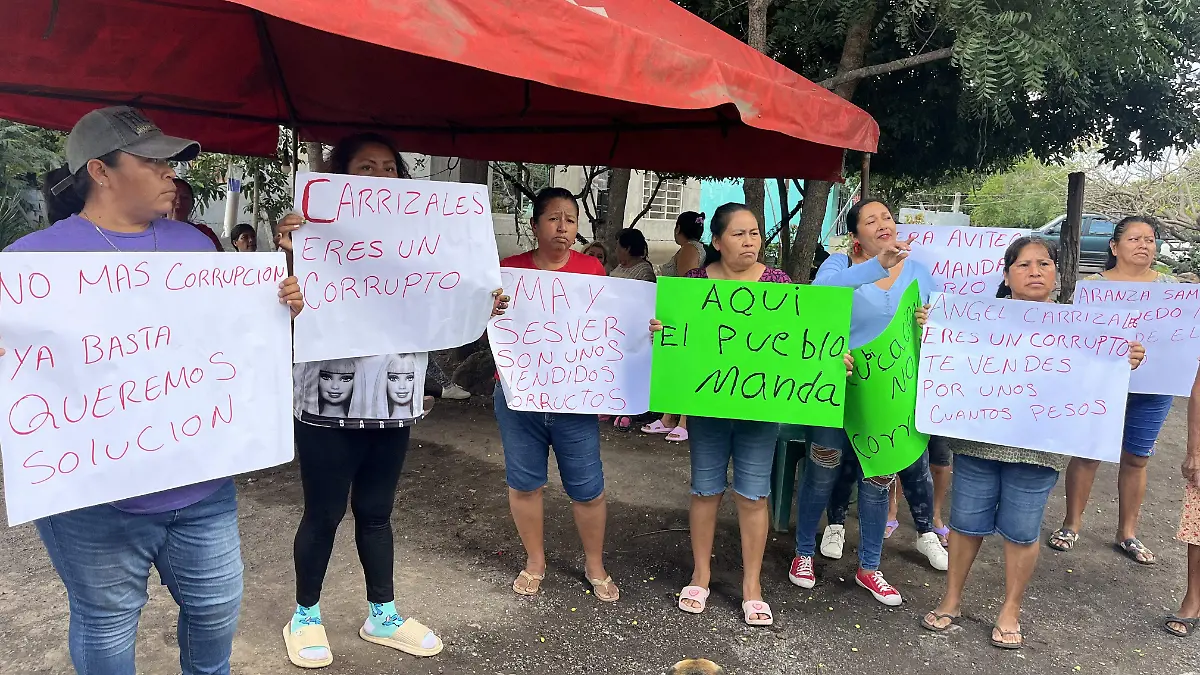 Habitantes de Soledad de Doblado exigen reubicación de granja 