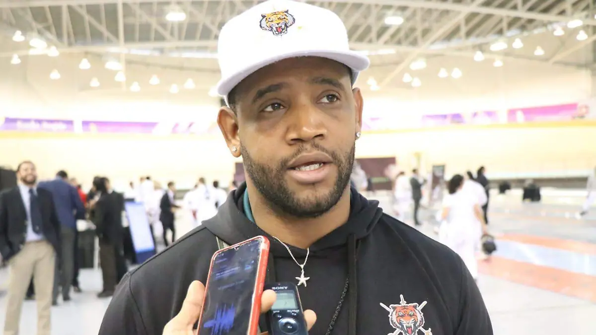 El entrenador de la selección veracruzana y del Club Tigres de Esgrima, Leandro Ramos Ramos, ha sido un pilar fundamental en el crecimiento de este deporte en Veracruz / Foto / David Bello