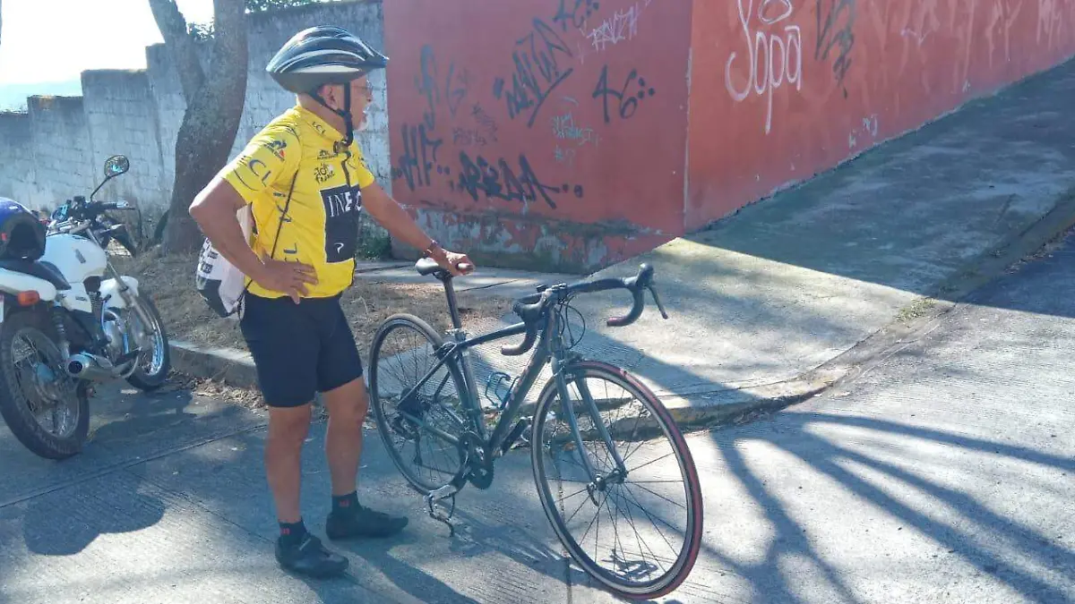 Mateo en su bicileta