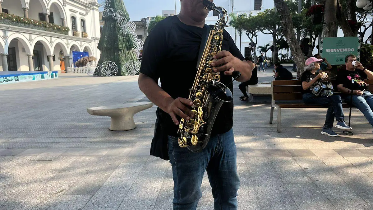 Jehú Torres de la Luz saxofonista