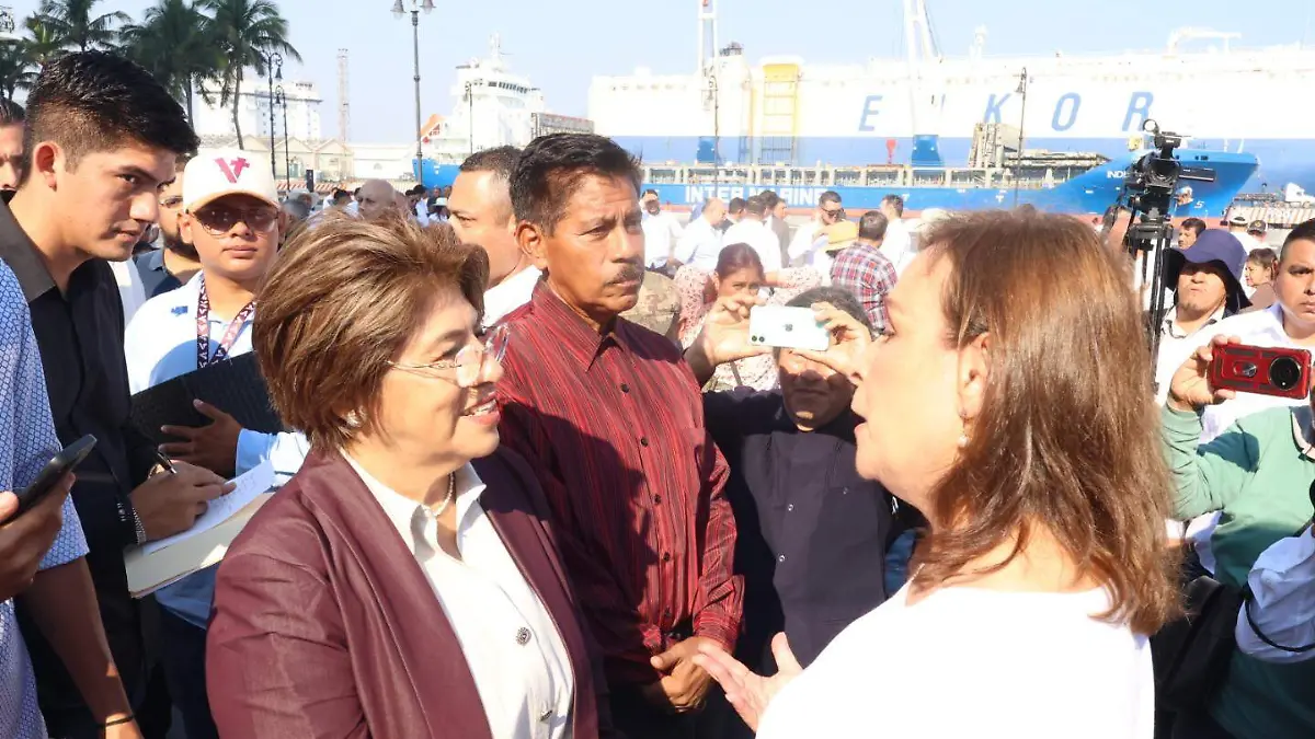 Rocío Nahle y Rosa María 