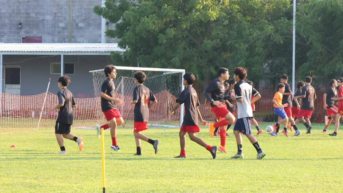 Escuela de fútbol toluca.JPG