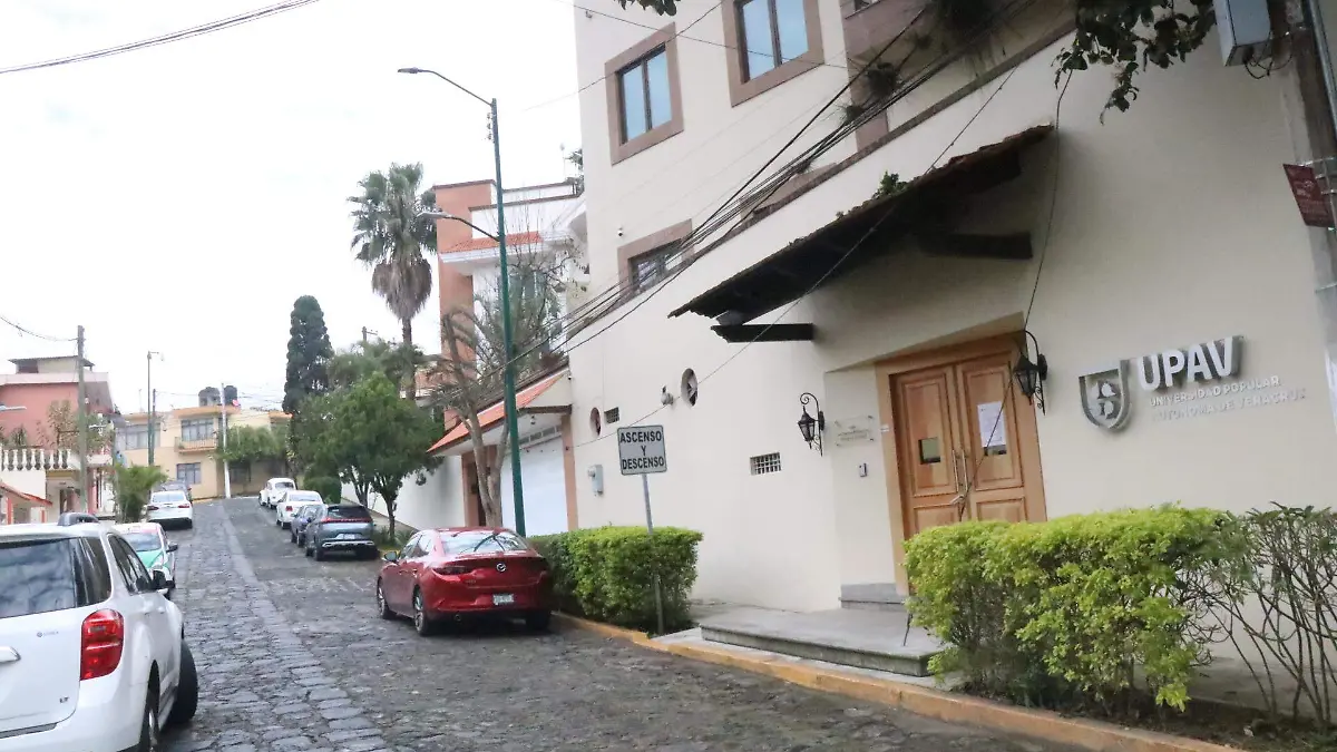 Oficinas de la UPAV, sin personal administrativo; estudiantes sin poder realizar trámites  