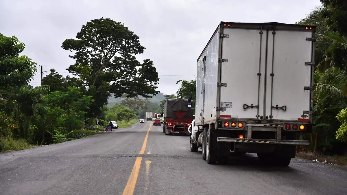 RENE.CARRETERA TIHUATLAN-ALAMO-3