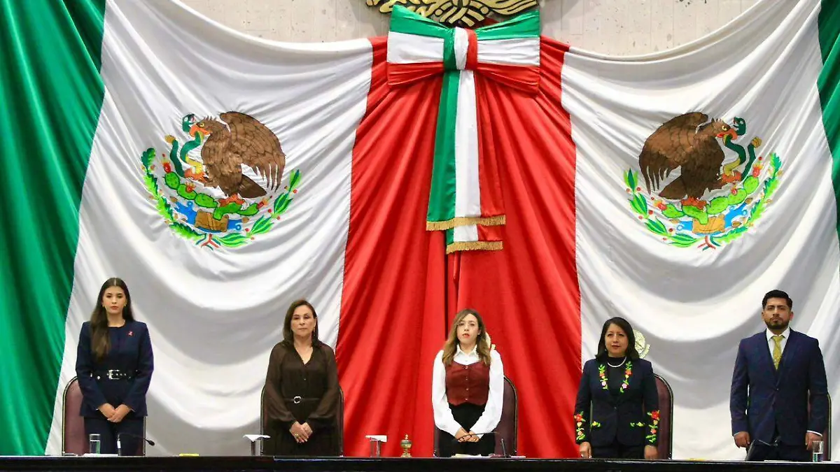 Entregan Medalla “Adolfo Ruiz Cortines” a María Luisa Bandala Pantoja 