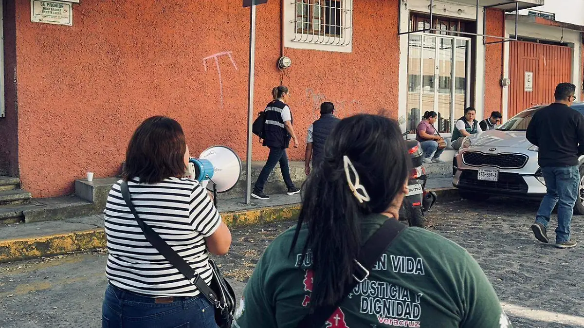 Colectivos de búsqueda toman instalaciones de Ceeaiv en Xalapa 