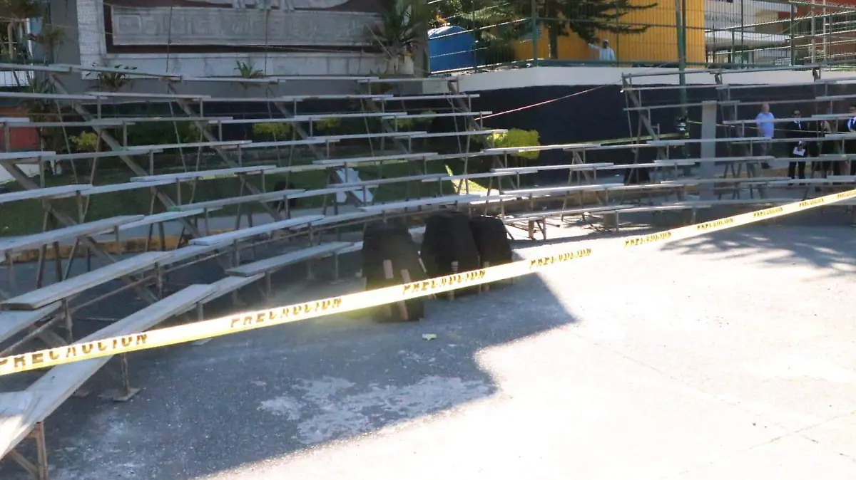 Colapsa templete en foto de graduación