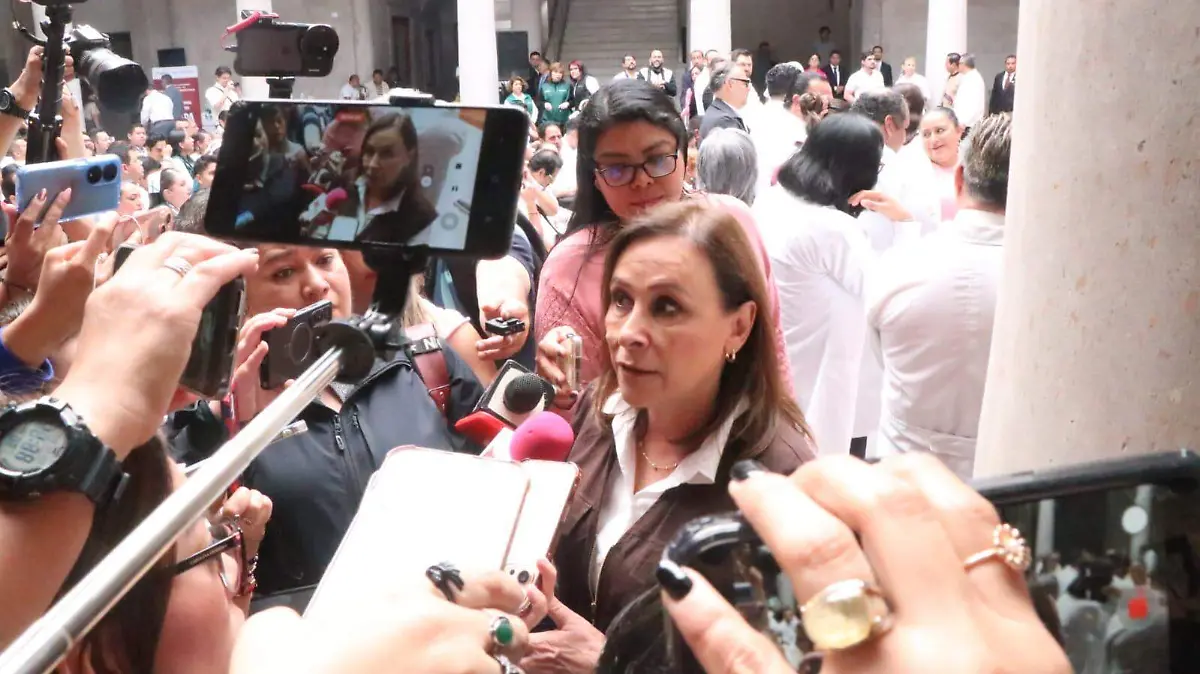 Entrega de uniformes a personal del IMSS Bienestar