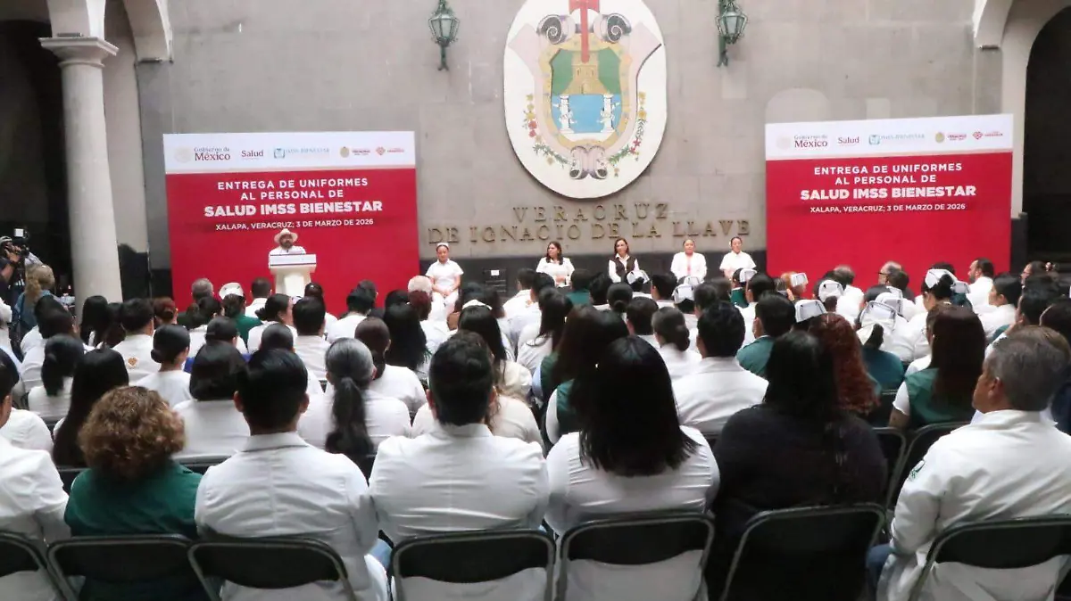 Entrega de uniformes a trabajadores IMSS-Bienestar