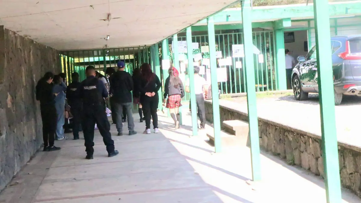 Toman la prepa “Joaquín Ramírez Cabañas” en Coatepec